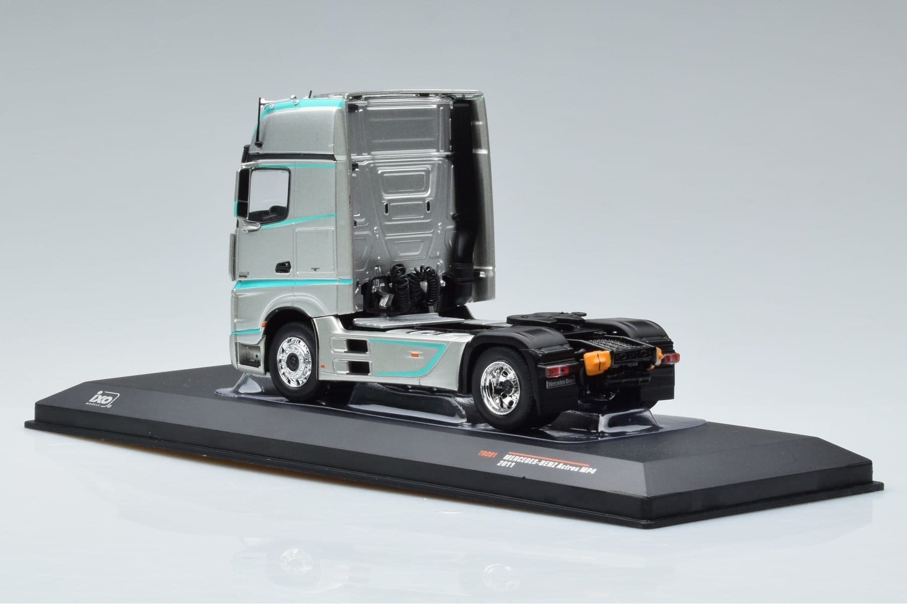Mercedes Actros MP4 Racing Edition IXO 1:43 TR091 Metal — zdjęcie 5 z 6