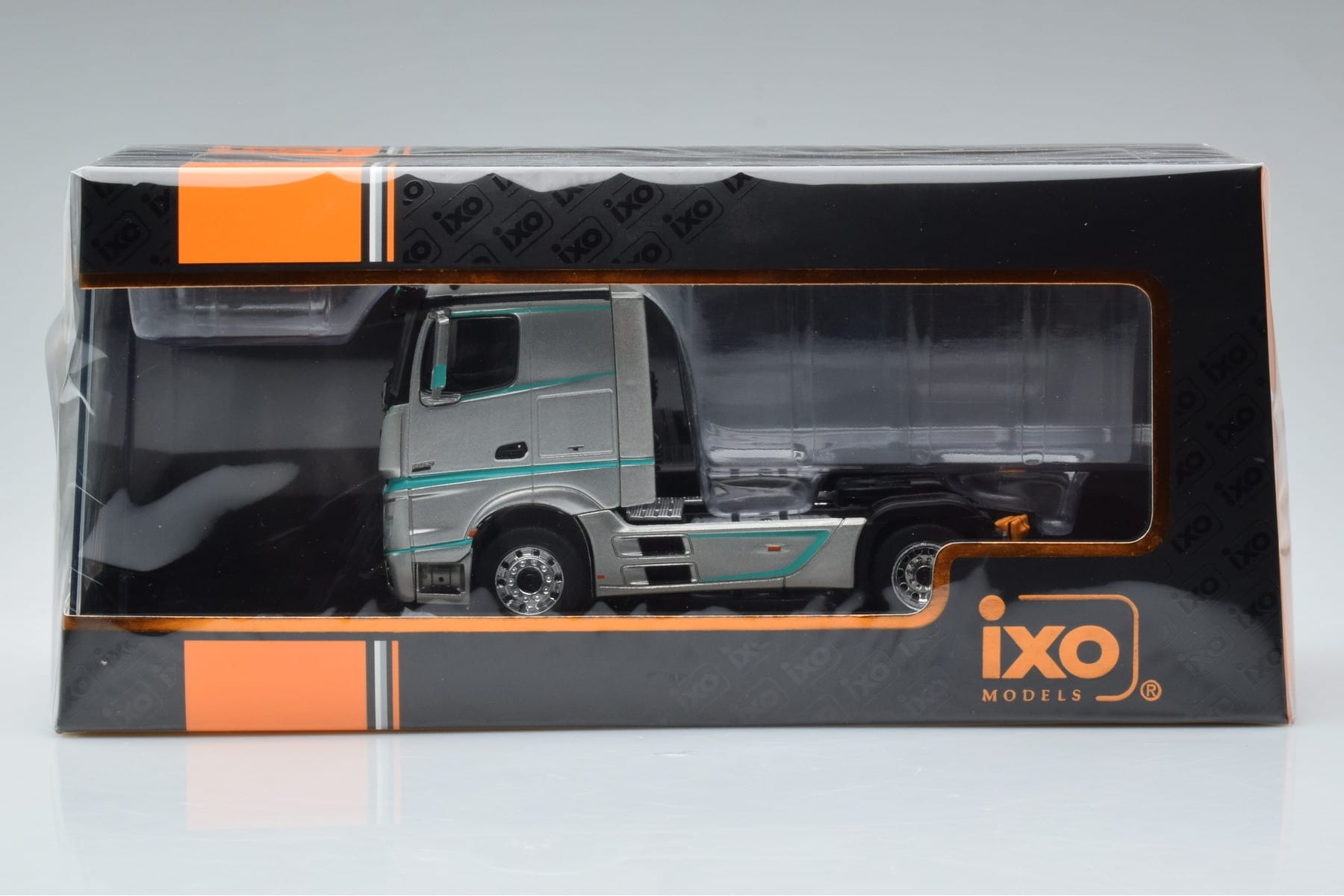 Mercedes Actros MP4 Racing Edition IXO 1:43 TR091 Metal — zdjęcie 6 z 6