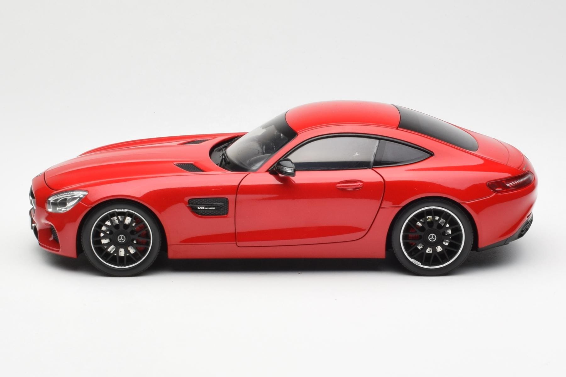 Mercedes AMG GT C190 Czerwony Norev 1:18 183496 Metal — zdjęcie 4 z 8