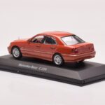 Mercedes C-Class W202 C220 Pomarańczowy Metaliczny Dealer Edition Minichamps 1:43 - image 3 of 4