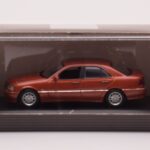Mercedes C-Class W202 C220 Pomarańczowy Metaliczny Dealer Edition Minichamps 1:43 - image 4 of 4