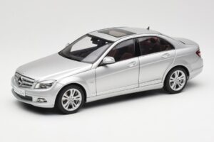 Mercedes C-Class W204 Avantgarde Srebrny AUTOart 1:18 B66962368