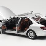 Mercedes C-Class W204 Avantgarde Srebrny AUTOart 1:18 B66962368 - image 5 of 8