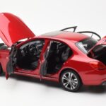 Mercedes C-Class W205 Czerwony Metaliczny Asia Exclusive Norev 1:18 - image 5 of 8