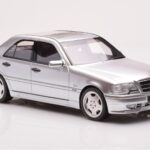 Mercedes C36 AMG W202 Srebrny Otto 1:18 - image 4 of 6