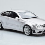 Mercedes CLK63 AMG C209 Coupe Srebrny Otto 1:18 - image 4 of 6