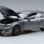 Mercedes CLS Shooting Brake X218 Alanite Szary Norev 1:18 - image 2 of 7