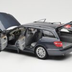 Mercedes E-Class S212 T-Model Tenorit Szary Metallic Minichamps 1:18 B66962447 - image 5 of 8