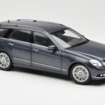 Mercedes E-Class S212 T-Model Tenorit Szary Metallic Minichamps 1:18 B66962447 - image 6 of 8