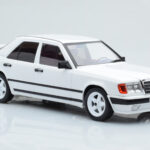 Mercedes E-Class W124 Tuning Biały MCG 1:18 - image 4 of 6