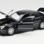 Mercedes E-Class W211 Niebieski Metallic Kyosho 1:18 B66962147 - image 2 of 8