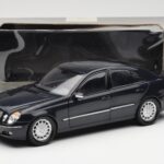 Mercedes E-Class W211 Niebieski Metallic Kyosho 1:18 B66962147 - image 8 of 8