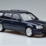 Mercedes E36 AMG S124 Niebieski Otto 1:18 OT753 Żywica - image 4 of 6