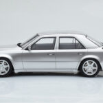 Mercedes E500 W124 Srebrny Otto 1:18 - image 3 of 6
