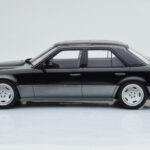 Mercedes E60 AMG W124 Czarny Otto 1:18 - image 3 of 6