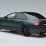Mercedes E63 AMG Brabus 800 W213 Zielony GT Spirit 1:18 - image 5 of 6