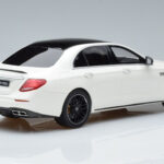 Mercedes AMG E63 S W213 Biały GT Spirit 1:18 - image 2 of 6