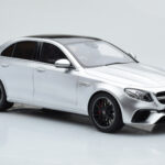 Mercedes AMG E63 S W213 Srebrny GT Spirit 1:18 - image 4 of 6
