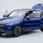 Mercedes EQC 400 Brilliant Niebieski NZG 1:18 - image 2 of 8
