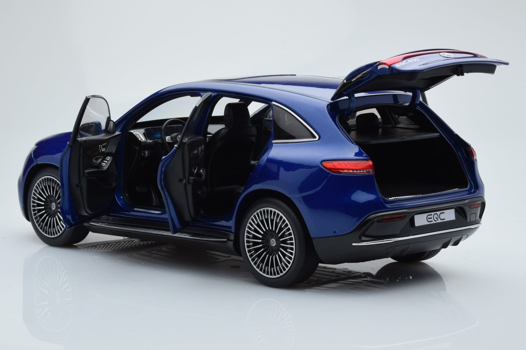 Mercedes EQC 400 Brilliant Niebieski NZG 1:18 B66963757 Metal — zdjęcie 7 z 8