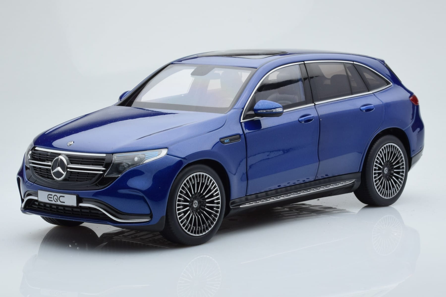 Mercedes EQC 400 Brilliant Niebieski NZG 1:18 B66963757 Metal