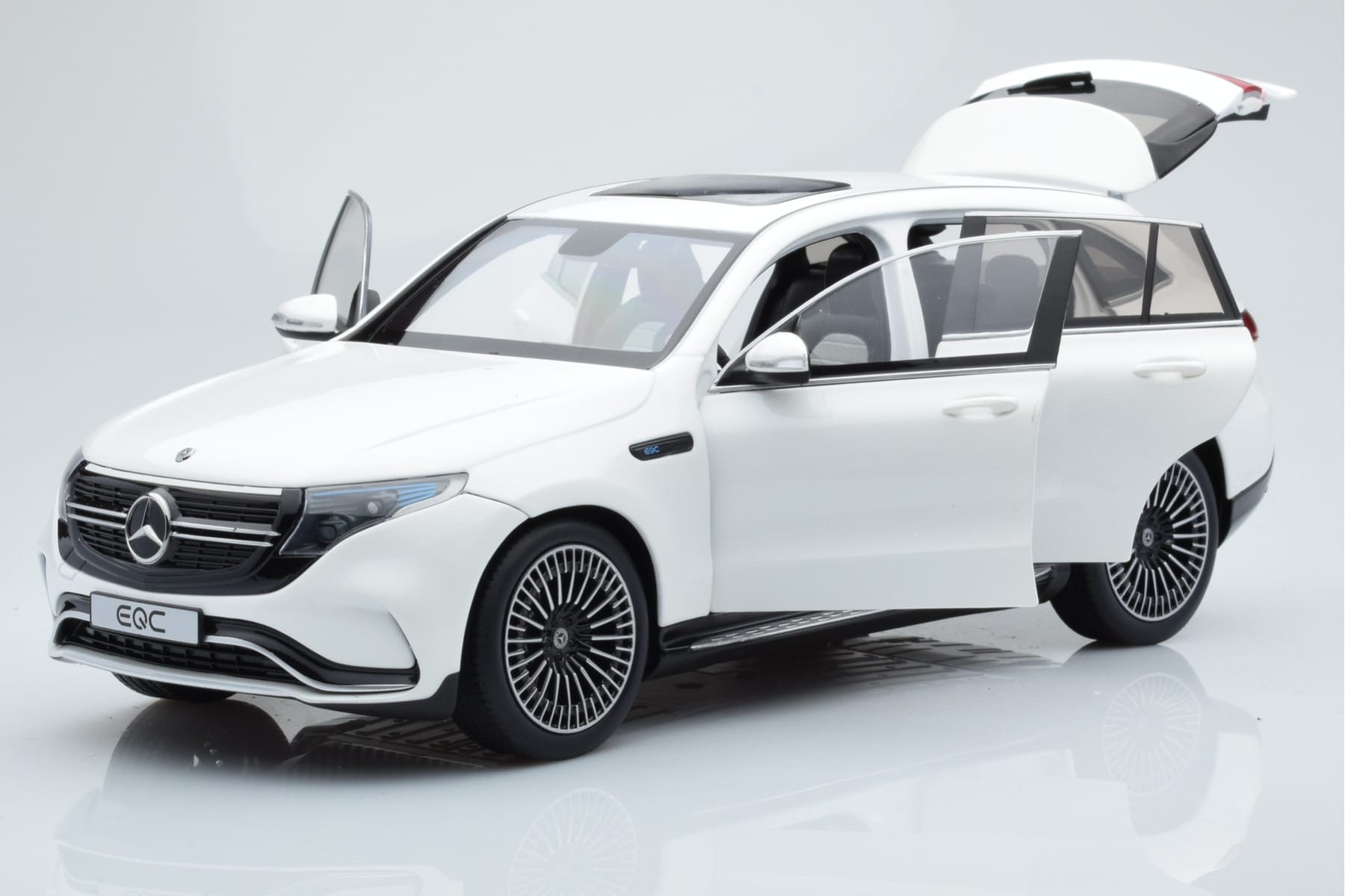 Mercedes EQC 400 Diamond Biały NZG 1:18 B66963756 Metal — zdjęcie 2 z 8