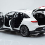 Mercedes EQC 400 Diamond Biały NZG 1:18 - image 5 of 8
