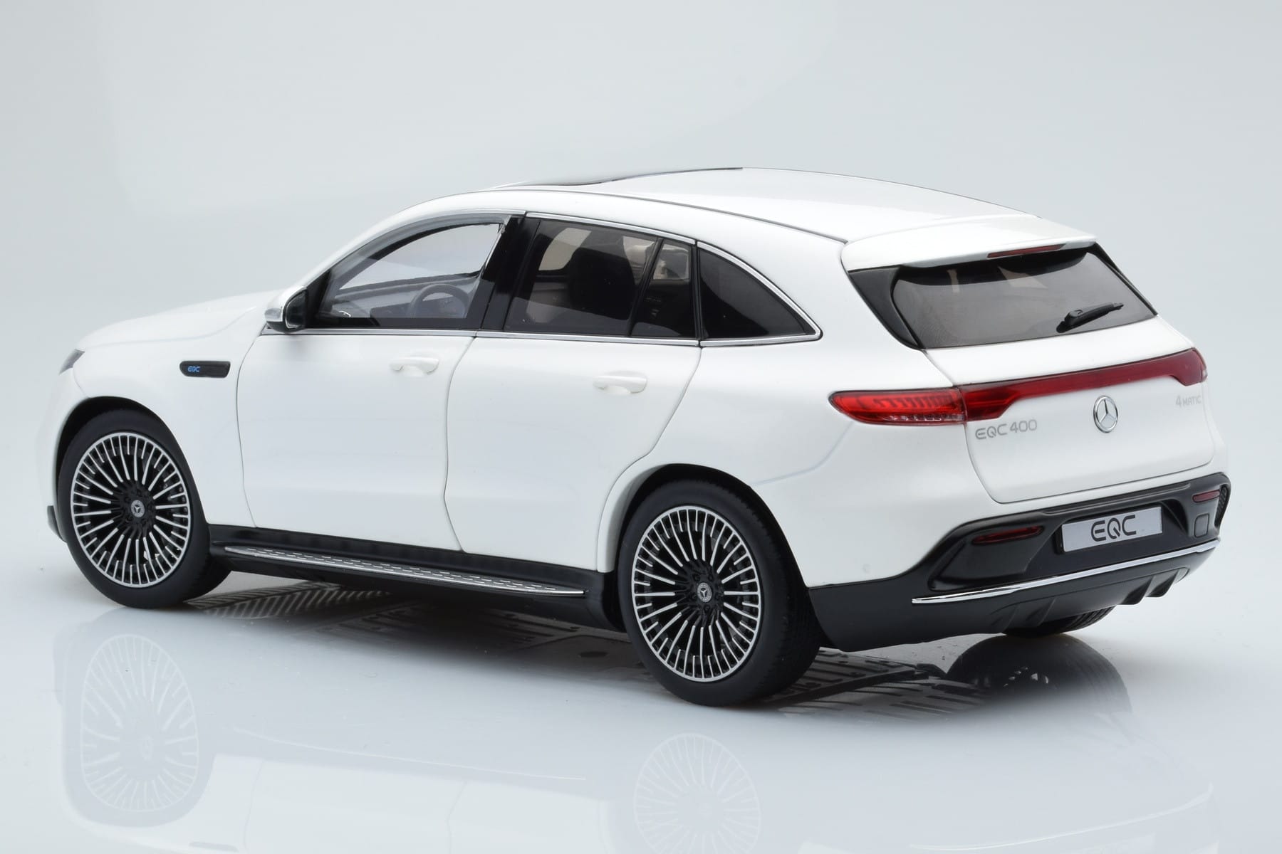 Mercedes EQC 400 Diamond Biały NZG 1:18 B66963756 Metal — zdjęcie 7 z 8