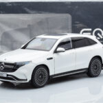 Mercedes EQC 400 Diamond Biały NZG 1:18 - image 8 of 8