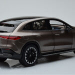 Mercedes EQE SUV X294 AMG Line Velvet Brązowy NZG 1:18 - image 3 of 8