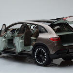 Mercedes EQE SUV X294 AMG Line Velvet Brązowy NZG 1:18 - image 5 of 8