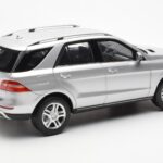 Mercedes M-Class W166 Iridium Srebrny Metalic Minichamps 1:18 B66960064 - image 3 of 8
