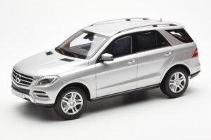 Mercedes M-Class W166 Iridium Srebrny Metalic Minichamps 1:18 B66960064