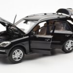 Mercedes M-Class W166 Obsidian Czarny Metalic Minichamps 1:18 B66960063 - image 2 of 8
