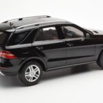 Mercedes M-Class W166 Obsidian Czarny Metalic Minichamps 1:18 B66960063 - image 3 of 8