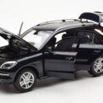 Mercedes M-Class W166 Tansanite Niebieski Metalic Minichamps 1:18 B66960065 - image 2 of 8