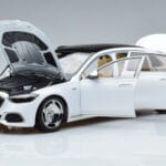 Mercedes Maybach S600 W222 V12 Biturbo Diamond Biały Almost Real 1:18 - image 2 of 11