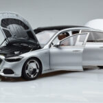 Mercedes Maybach S600 W222 V12 Biturbo Hightech Srebrny Almost Real 1:18 - image 2 of 12