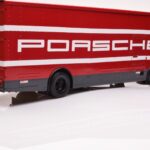 Mercedes O317 Porsche Transporter Czerwony CMR 1:18 - image 2 of 12