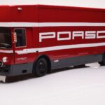 Mercedes O317 Porsche Transporter Czerwony CMR 1:18