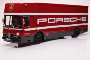 Mercedes O317 Porsche Transporter Czerwony CMR 1:18