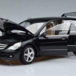Mercedes R-Class W251 Obsidian Czarny Minichamps 1:18 B66962325 Metal - image 2 of 7