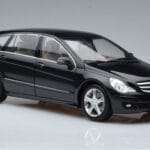Mercedes R-Class W251 Obsidian Czarny Minichamps 1:18 B66962325 Metal - image 5 of 7