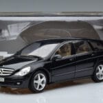 Mercedes R-Class W251 Obsidian Czarny Minichamps 1:18 B66962325 Metal - image 7 of 7