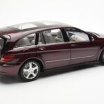 Mercedes R-Class W251 Czerwony Metaliczny Minichamps 1:18 - image 3 of 8