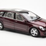 Mercedes R-Class W251 Czerwony Metaliczny Minichamps 1:18 - image 6 of 8
