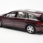 Mercedes R-Class W251 Czerwony Metaliczny Minichamps 1:18 - image 7 of 8