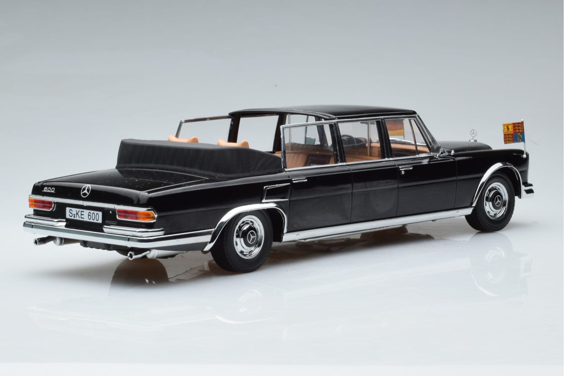 Mercedes 600 Pullman W100 Landaulet Queen Elizabeth II KK-Scale 1:18 KKDC181185 Metal — zdjęcie 2 z 6