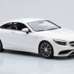 Mercedes AMG S63 C217 Coupe Biały GT Spirit 1:18 - image 4 of 6