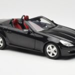 Mercedes SLK R171 Obsidian Czarny Metallic Minichamps 1:18 B66962319 - image 7 of 9
